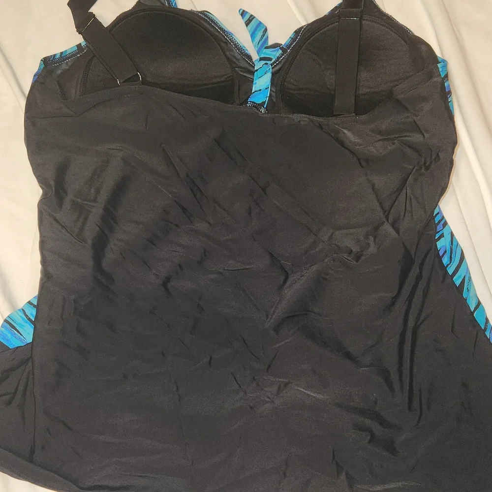 Source Unknown Blue & Black Wave-Stripe Women’s Tankini Top